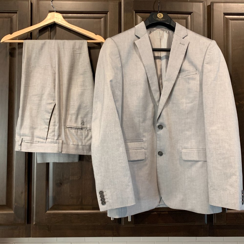 Express Photographer Fitted Suit Set Jacket 38R & Pants 31/30 Light Grey